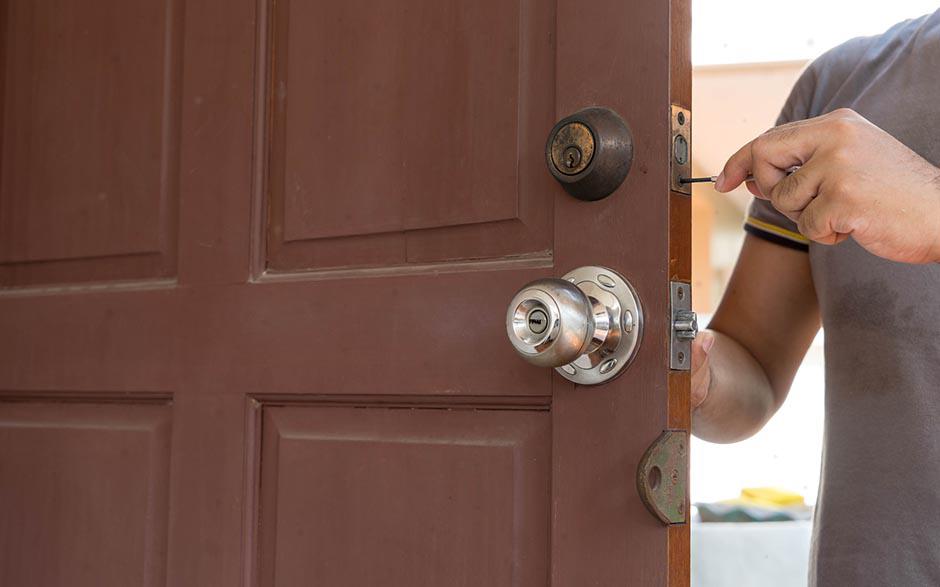 ouvrir une porte de garage basculante sans clef Villemomble